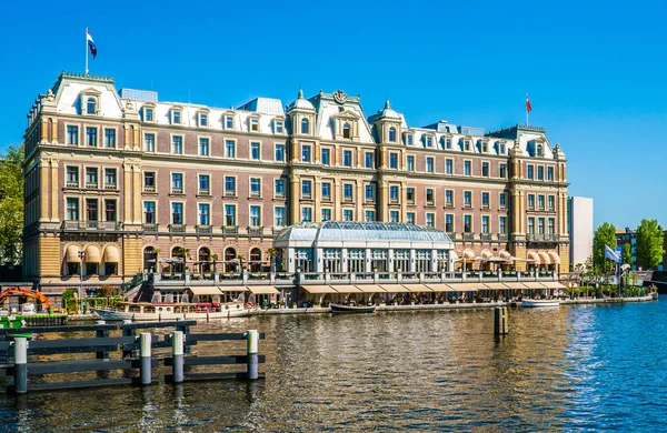 Amsterdam, 7 Mayıs 2018 - ünlü beş yıldızlı yaz Amstel Nehri, Amstelhotel