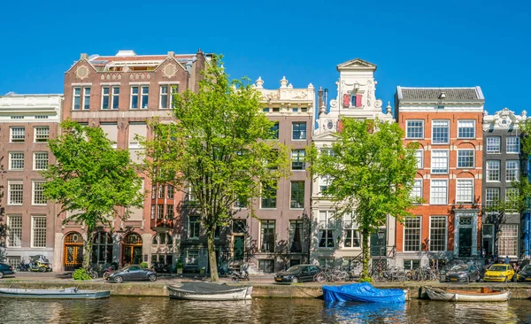 Амстердам Мая 2018 Keizersgracht Tourist Wandering Traditional Buildings Sunny Day — стоковое фото