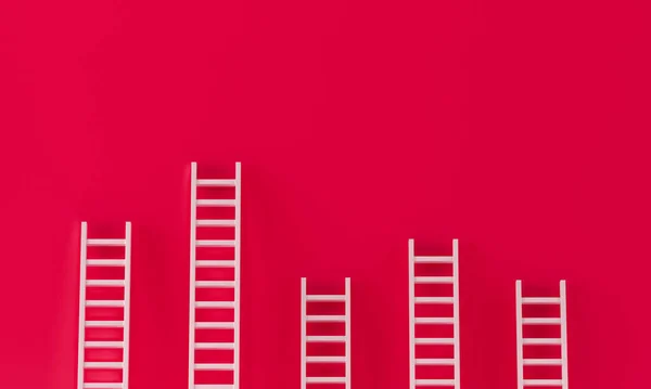 Ladder Coleção Branca Com Pendurado Sobre Fundo Estúdio Parede Vermelha — Fotografia de Stock