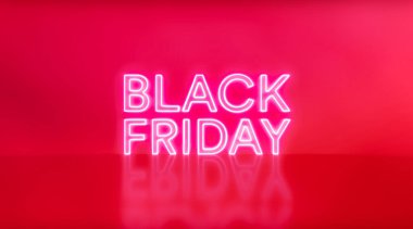 Kara Cuma indirimi. Kırmızı stüdyo arka planında Kara Cuma tabelası var. Reklam ve promosyon için parlak beyaz ve kırmızı neon yazı. Simge ışıklı pankart. 3d görüntüleme - illüstrasyon.