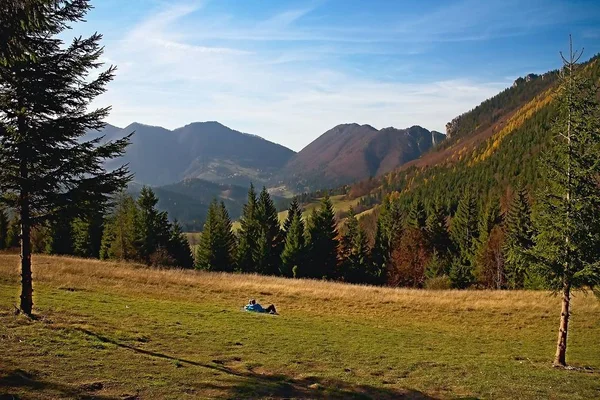 Okolí Vrchpodziar v děrách Janosik Terchova Village. — Stock fotografie