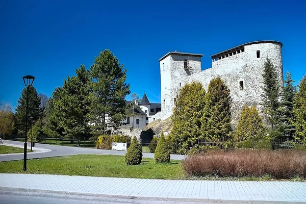Grand Castle - Gotisch kasteel en Renaissance herenhuis in Liptovsky Hradok in Slowakije. — Stockfoto