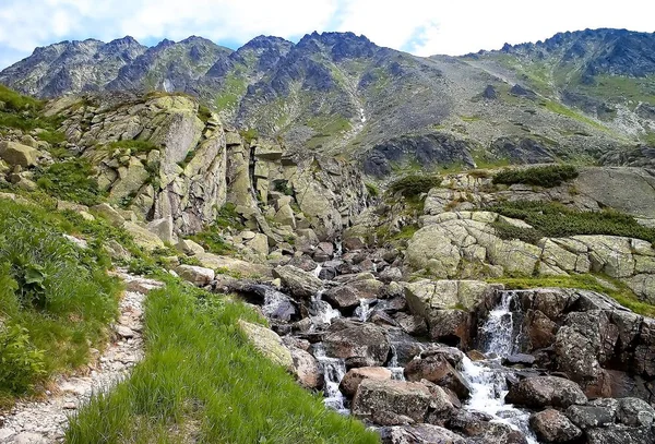 Landschaft um den Skok-Wasserfall in der Hohen Tatra in der Slowakei. — Stockfoto