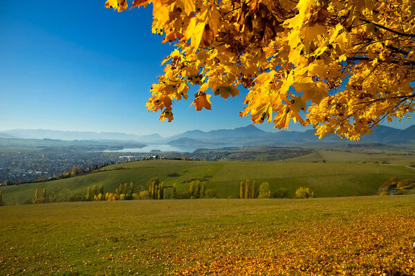 Хай - Никово - вид с Хаджа - Никово на плотину Липтовская Мара в Липтове
.