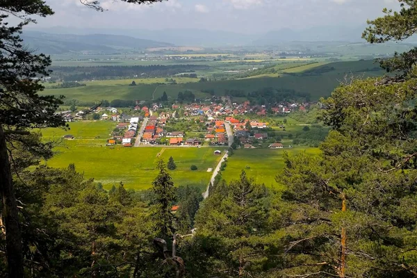Desa Bawah Puncak Chopok Pavcina Lehota Melihat Dari Gunung Demanovska — Stok Foto