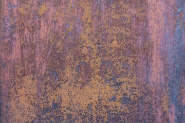 Eski metal duvarda pas