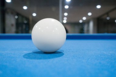 Bilardo masasında işaret topu