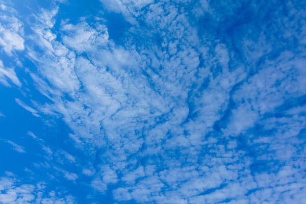 Witte Wolk Met Blauwe Lucht — Stockfoto