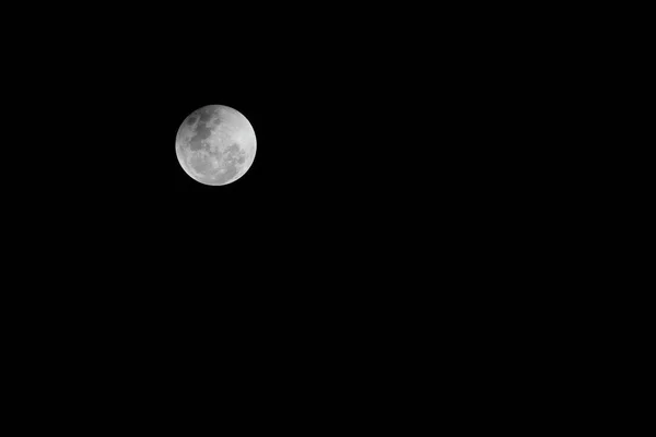 Lua Branca Brilhante Noite Lua Cheia Escura — Fotografia de Stock