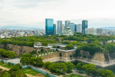 Osaka şehri ve Osaka Kalesi manzarası