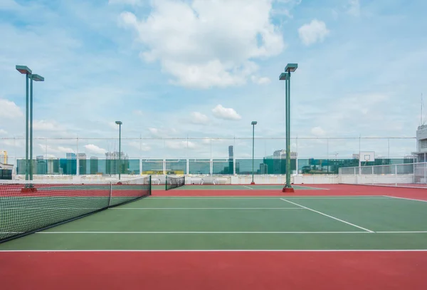 Tennisbana Taket Till Byggnad — Stockfoto