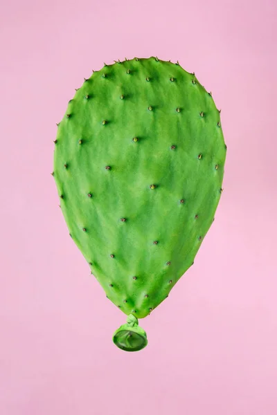 Grön Cactus Ballongen Ljusa Rosa Bakgrund Kreativa Minimal Koncept — Stockfoto