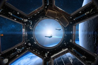 Lombar uzay istasyonu toprak zemin üzerine gelen görüntüleyin. Nasa tarafından döşenmiş bu görüntü unsurları.