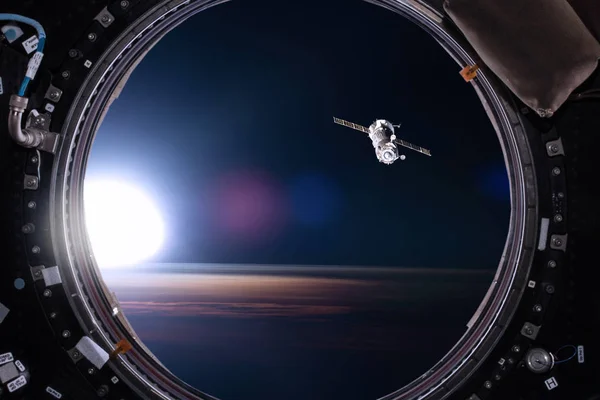Vista Pórtico Estação Espacial Fundo Terra Elementos Desta Imagem Fornecidos — Fotografia de Stock