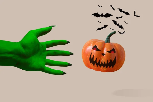 Mano Verde Zombie Con Zucca Concetto Minimo Halloween — Foto Stock