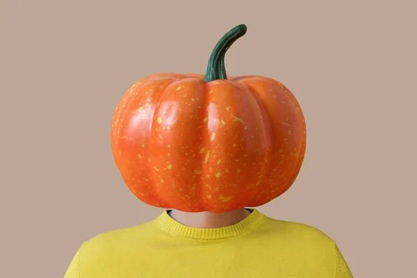 Retrato Hombre Con Una Calabaza Lugar Una Cabeza Halloween Concepto —  Fotos de Stock