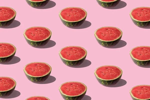 Muster Einer Aufgeschnittenen Wassermelone Auf Pastellrosa Hintergrund Minimales Fruchtkonzept — Stockfoto