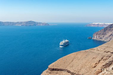 Yolcu gemisi Santorini Adası yakın. Yunanistan.