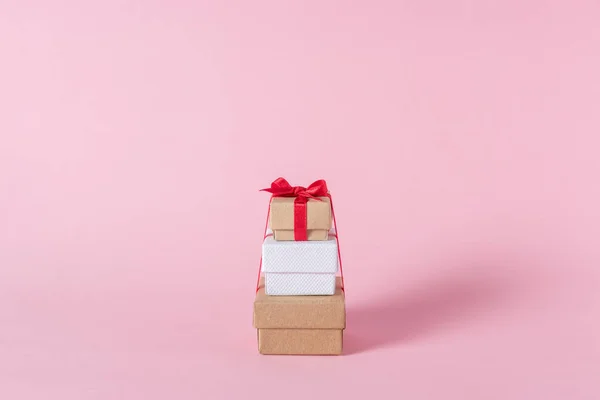 Creatieve Lay Out Van Geschenkdozen Roze Achtergrond Minimale Verkoop Concept — Stockfoto