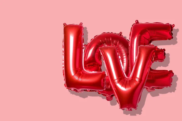 Word love in english alphabet from red balloons on a bright background. Minimal love concept. — Stock Photo, Image