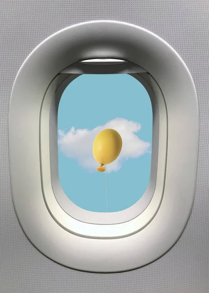 Patrijspoort venster met paasei ballon met witte wolk op blauwe hemel. Minimale creatief concept. — Stockfoto