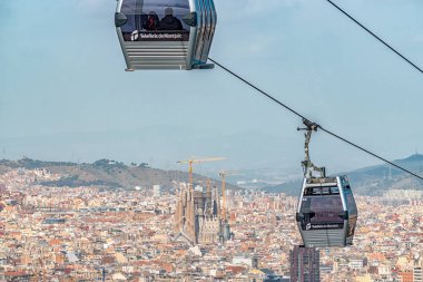 Barcelona, İspanya - 12 Mart 2019: Barcelona, İspanya 'da büyük bir Roma Katolik kilisesi olan Sagrada Familia' nın manzarası. 