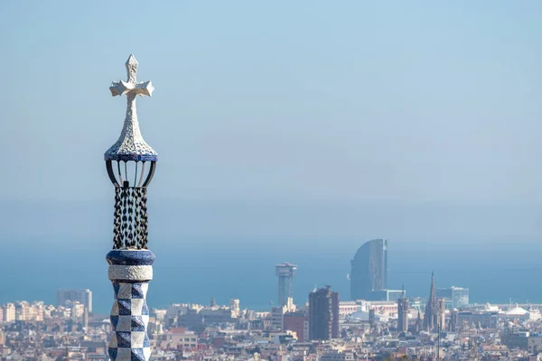 Barselona'daki Park Guell'den şehrin manzarası. İspanya. — Stok fotoğraf