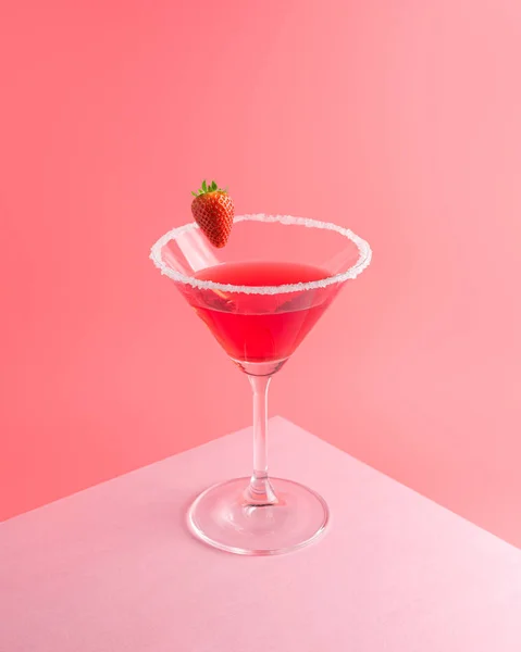 Tropical cocktail with strawberry on vivid pink background. Minimal summer drink composition. — Stock Photo, Image