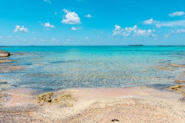 Elafonisi Yunanistan 'da tropikal plajlı yaz arkaplanı. Tatil ve seyahat kavramı.