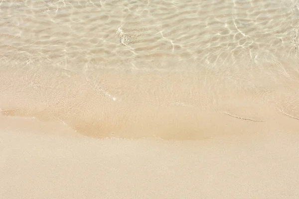 Weiche Blaue Meereswogen Einem Sauberen Sandstrand Urlaubs Und Reiseabenteuerkonzept Elafonisi — Stockfoto