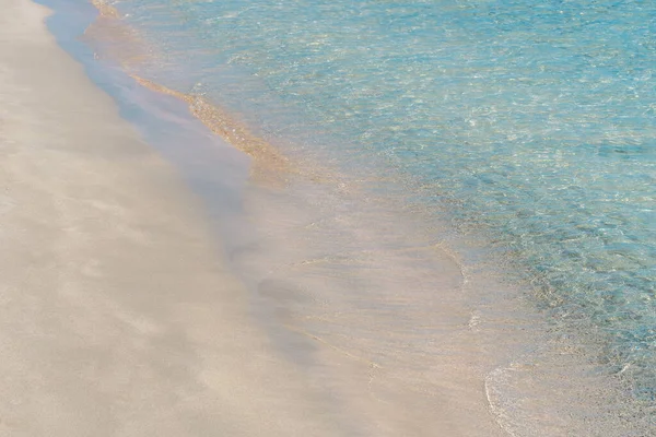 Weiche Blaue Meereswogen Einem Sauberen Sandstrand Urlaubs Und Reisekonzept Elafonisi — Stockfoto