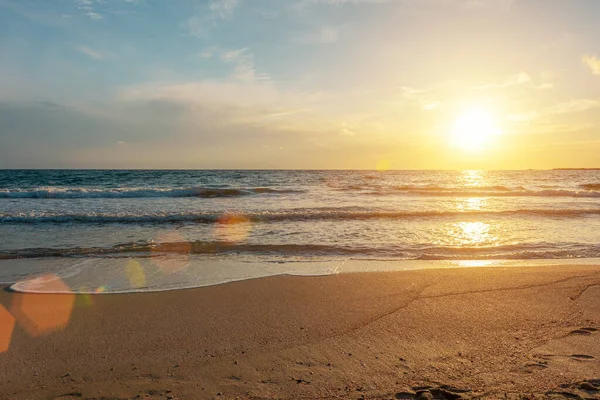 Sommer Hintergrund Mit Tropischem Strand Bei Sonnenuntergang Urlaubs Und Reisekonzept — Stockfoto