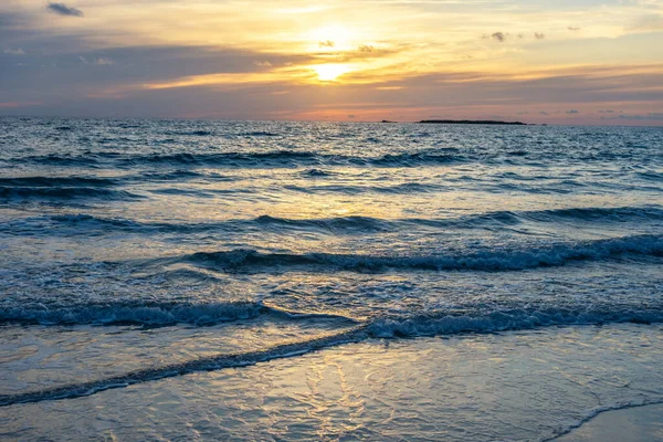 Sommer Hintergrund Mit Tropischem Strand Bei Sonnenuntergang Urlaubs Und Reisekonzept — Stockfoto