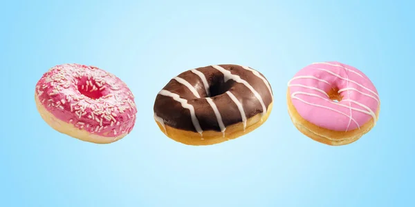 Donuts Frescos Diferentes Fundo Azul Conceito Mínimo Alimento — Fotografia de Stock