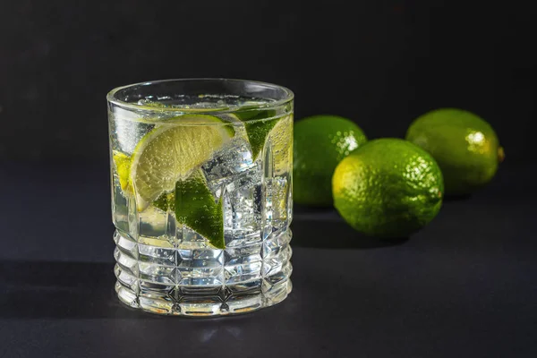 Lime Slice Sparkling Water Glass Summer Drink Concept — Stock Photo, Image