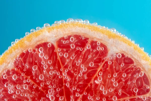 Close View Slice Grapefruit Soda Water Bubbles Summer Drink Concept — Stock Photo, Image