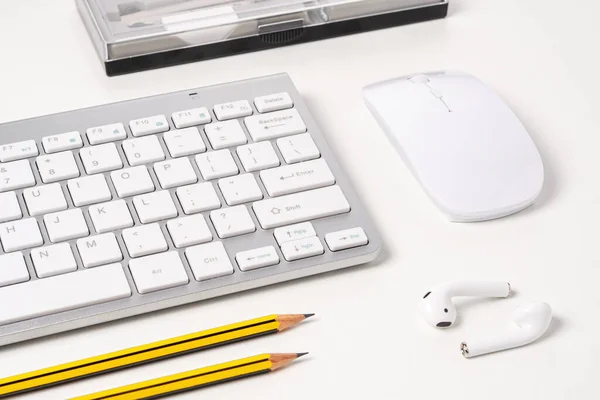 View Keyboard Mouse Modern Computer Pencils — Stock Photo, Image