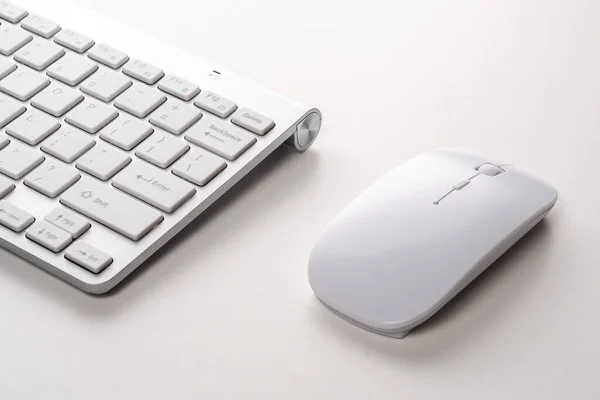 現代のコンピュータのキーボードとマウスの表示 — ストック写真