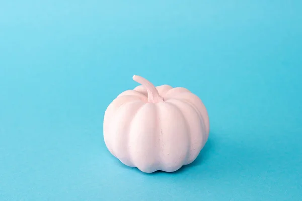 Zucca Rosa Sfondo Blu Pastello Concetto Halloween Minimo — Foto Stock