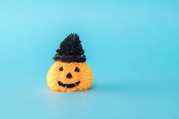 Vtipná Dýně Pastelově Modrém Pozadí Minimální Halloween Koncept — Stock fotografie