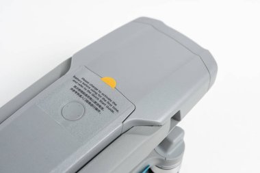 Heraklion, Yunanistan - 05 Ekim 2020: DJI Maviç Air 2 kuadkopteri beyaz arka planda.