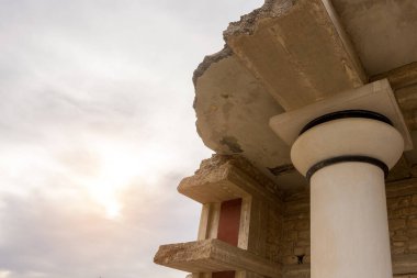 Yunanistan 'ın Girit adasındaki Knossos sarayındaki eski kolonlar.