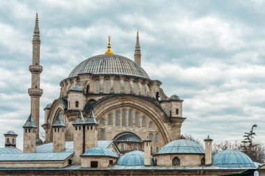 İstanbul ilinin Nuruosmaniye Camii manzarası.
