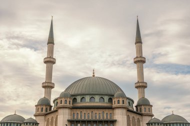 İstanbul ilinin Taksim Camii manzarası, Türkiye.