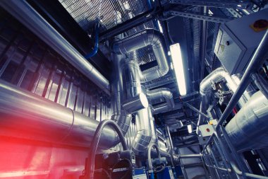 Endüstriyel çelik boru hatları, vanaları, kablolar                  