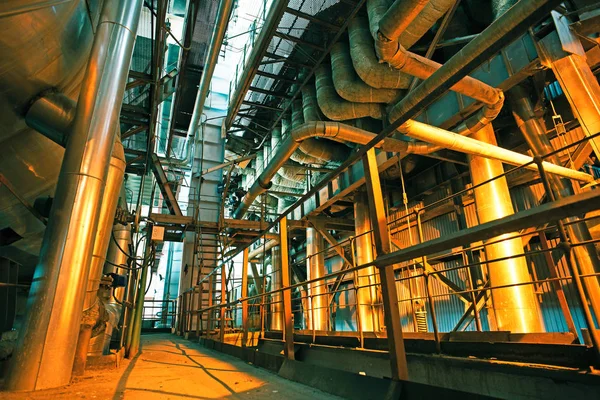 Industrielle Stahlrohre Ventile Kabel Und Gehwege — Stockfoto