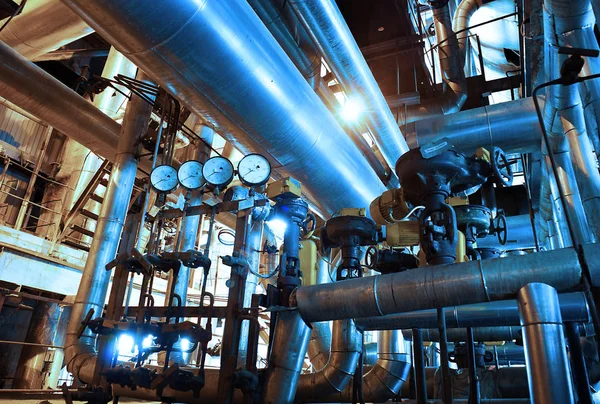 Attrezzature Cavi Tubazioni Presenti All Interno Una Centrale Elettrica Industriale — Foto Stock