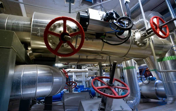 Оборудование Кабели Трубопроводы Найденные Внутри Современного Промышленного Плана Энергетики — стоковое фото