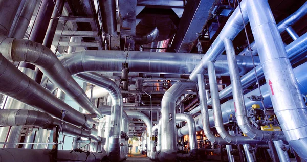 Attrezzature Cavi Tubazioni Presenti All Interno Una Centrale Elettrica Industriale — Foto Stock