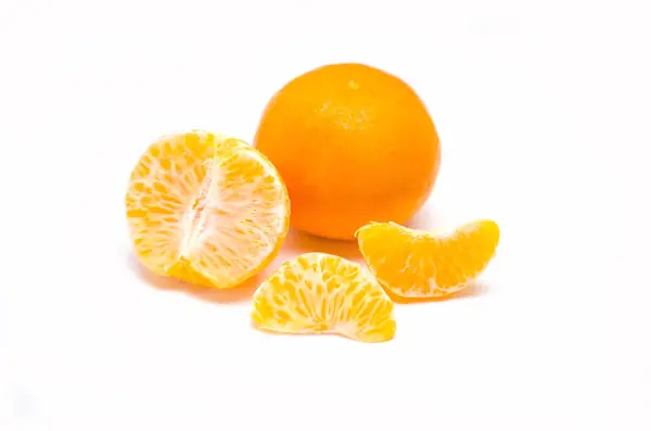 Whole tangerine and slices peeled on white background — Stock Photo, Image